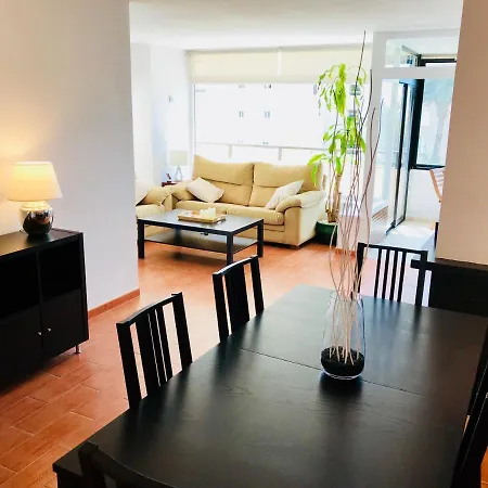 Fully Furnished Luxury By The Beach. Apartamento *